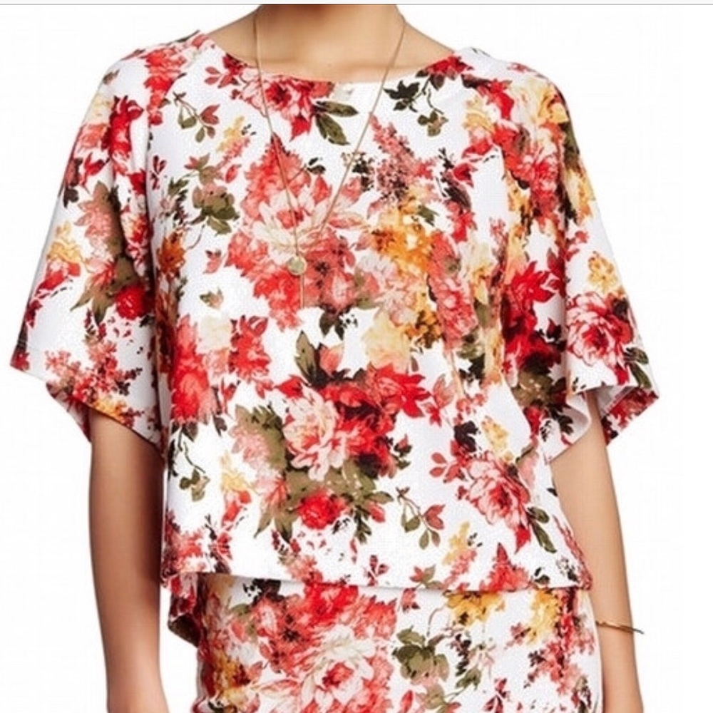 Like-new floral top by Bobeau